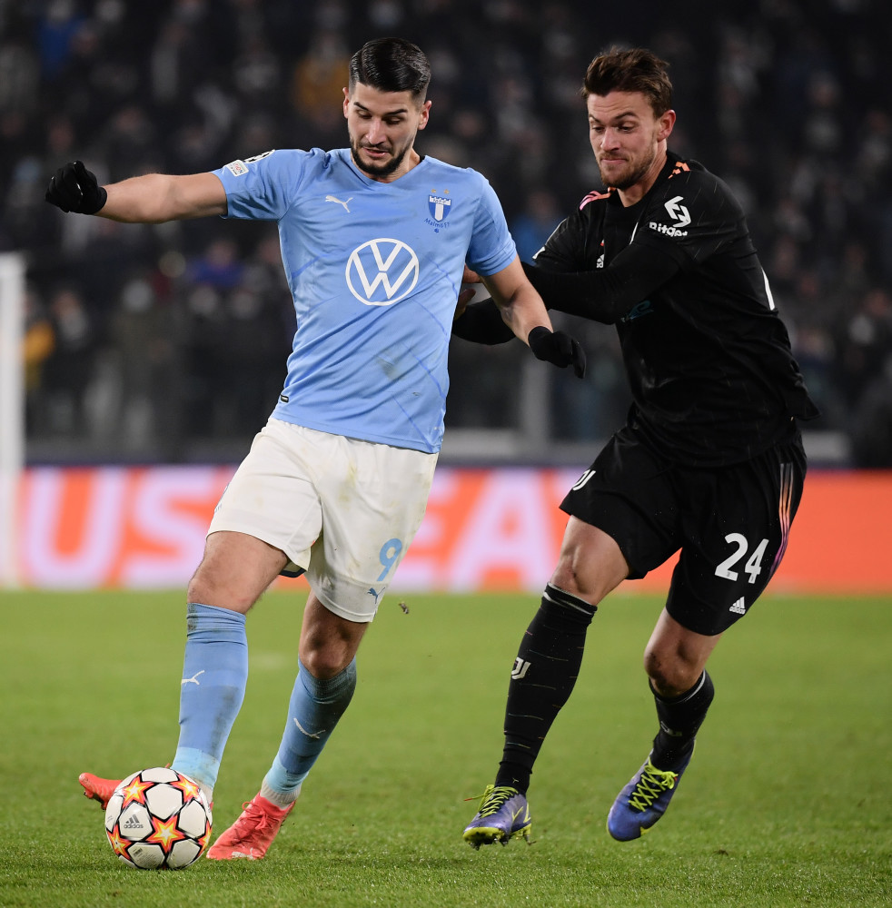 巴萨在塞维利亚对阵贝蒂斯的百年对决：历史的延续与未来的碰撞（百年宿敌再会塞维利亚：巴萨VS贝蒂斯，历史延续与未来争锋）