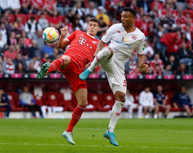 NBA：勇士险胜小牛 库里关键三分救主（库里末节关键三分力挽狂澜 勇士险胜小牛）