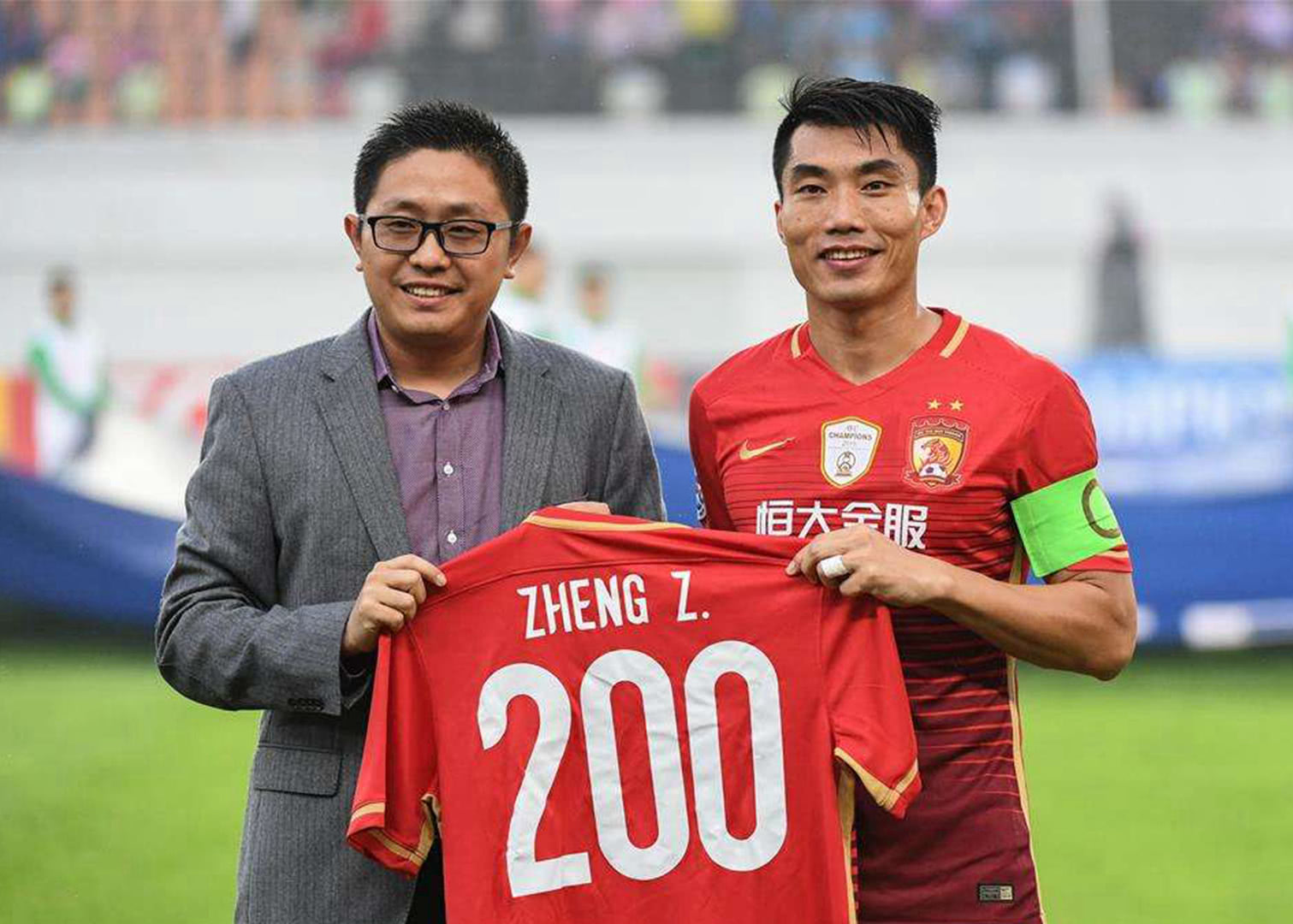 费迪南德：姆伯莫态度严谨且敬业，他能给曼联带来积极的影响（费迪南德看好姆伯莫：职业态度一流，能为曼联带来积极变化）