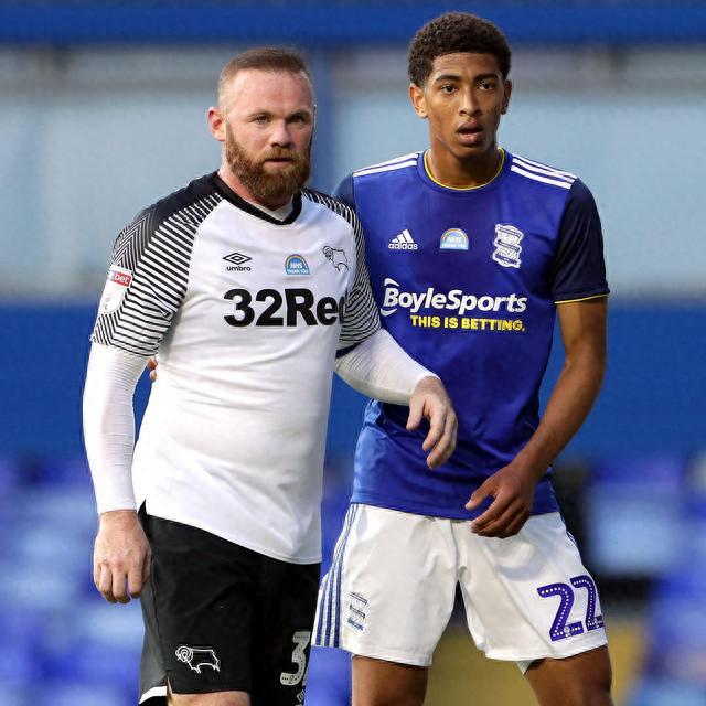 图片报：法兰克福解雇队医，因其在球队下榻酒店治疗对手球员（图片报：法兰克福解聘队医，因在球队驻地为对手球员诊治）