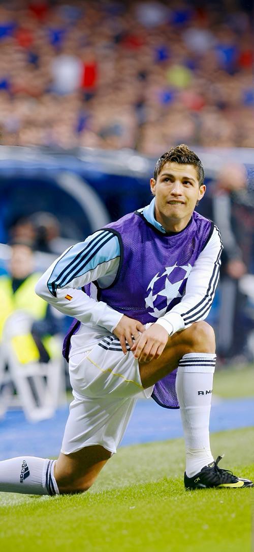 “高尔夫皇帝”伍兹称“腰部恢复速度不快…回归赛场时间未定”（伍兹：腰伤恢复缓慢，复出时间未定）