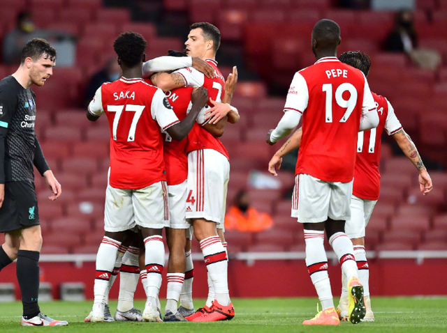 2-0！开场破门+补时补刀 核心+中卫双双伤退 13.1亿豪门17场不败（2-0！开场闪击+补时锁定胜局 核心与中卫双伤退，13.1亿豪门17场不败）