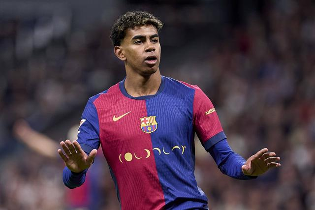 足球+音乐会，河南主帅拉莫斯当乐团指挥&阿奇姆彭等球员参加（足球遇见音乐：河南主帅拉莫斯化身指挥，阿奇姆彭等球员参与）