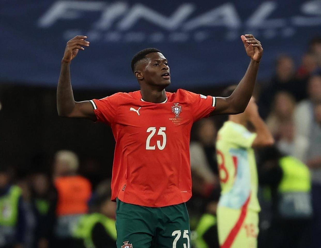 莫雷托：药厂不愿把格里马尔多卖给拜仁，球员也倾向回西班牙（莫雷托：勒沃库森无意放格里马尔多赴拜仁，球员更倾向重返西班牙）