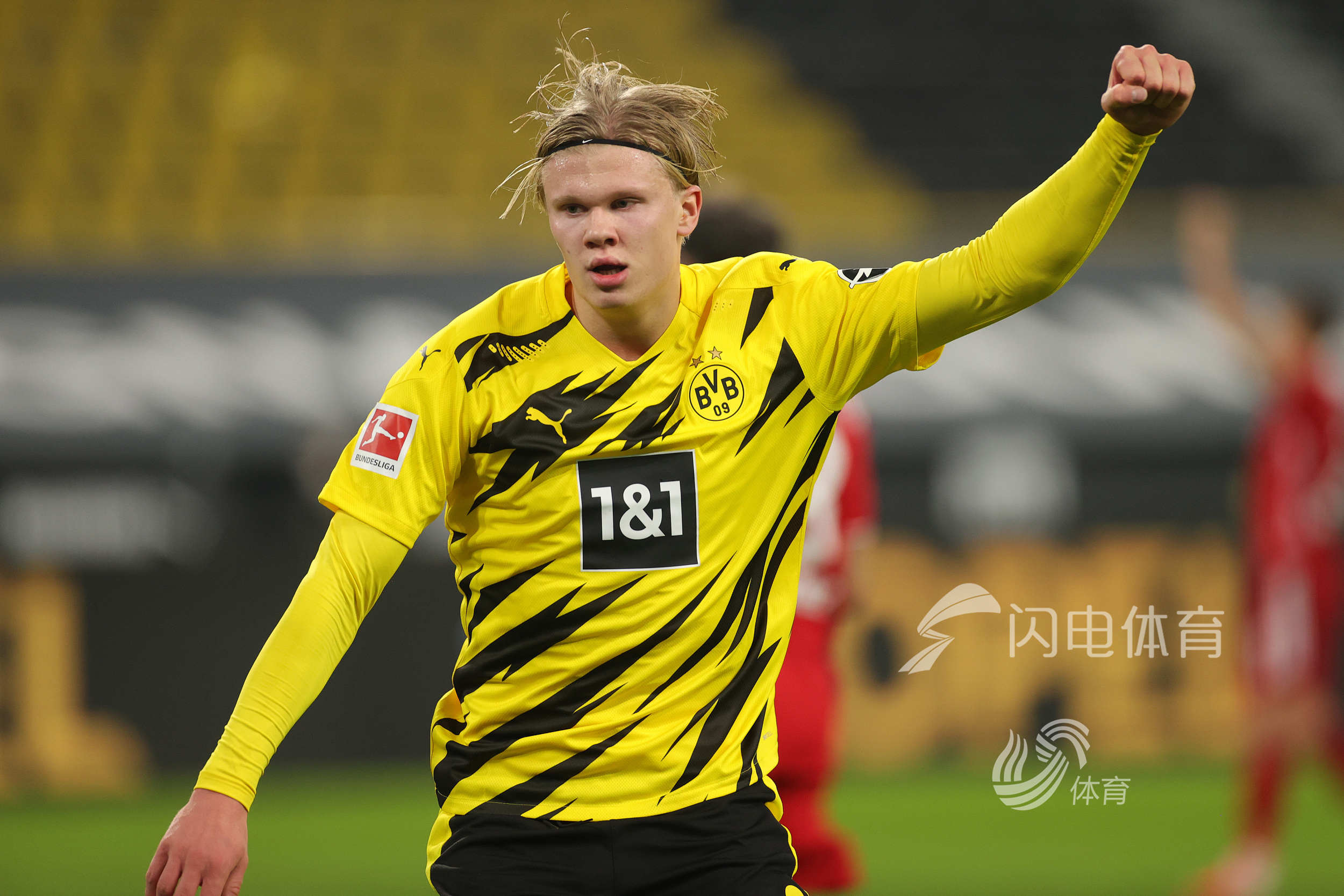 前锋单刀破门，决绝果断引喝彩（前锋单刀冷静终结，果敢一击引全场喝彩）