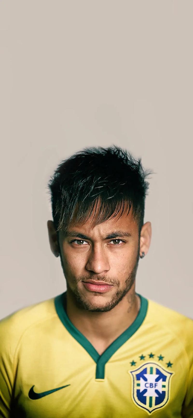 图片报：西蒙斯因抱怨颈痛缺席昨日合练，很可能缺战今日比赛（图片报：西蒙斯昨因颈痛未参加合练，今日比赛恐将无缘）