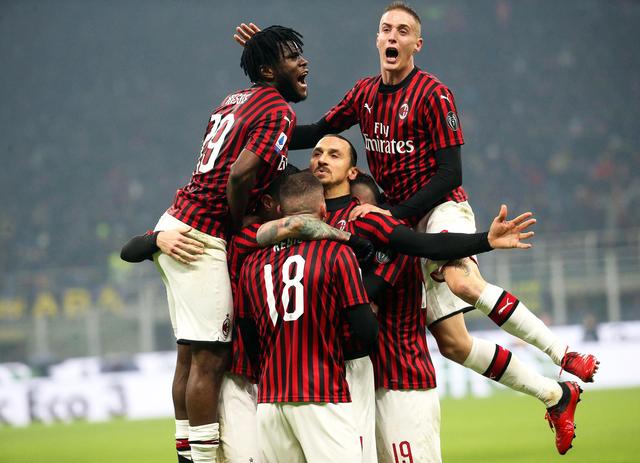 6场比赛狂砍230分！爱德华兹近6场场均命中5记三分（6战轰下230分！爱德华兹近6场场均命中5个三分）