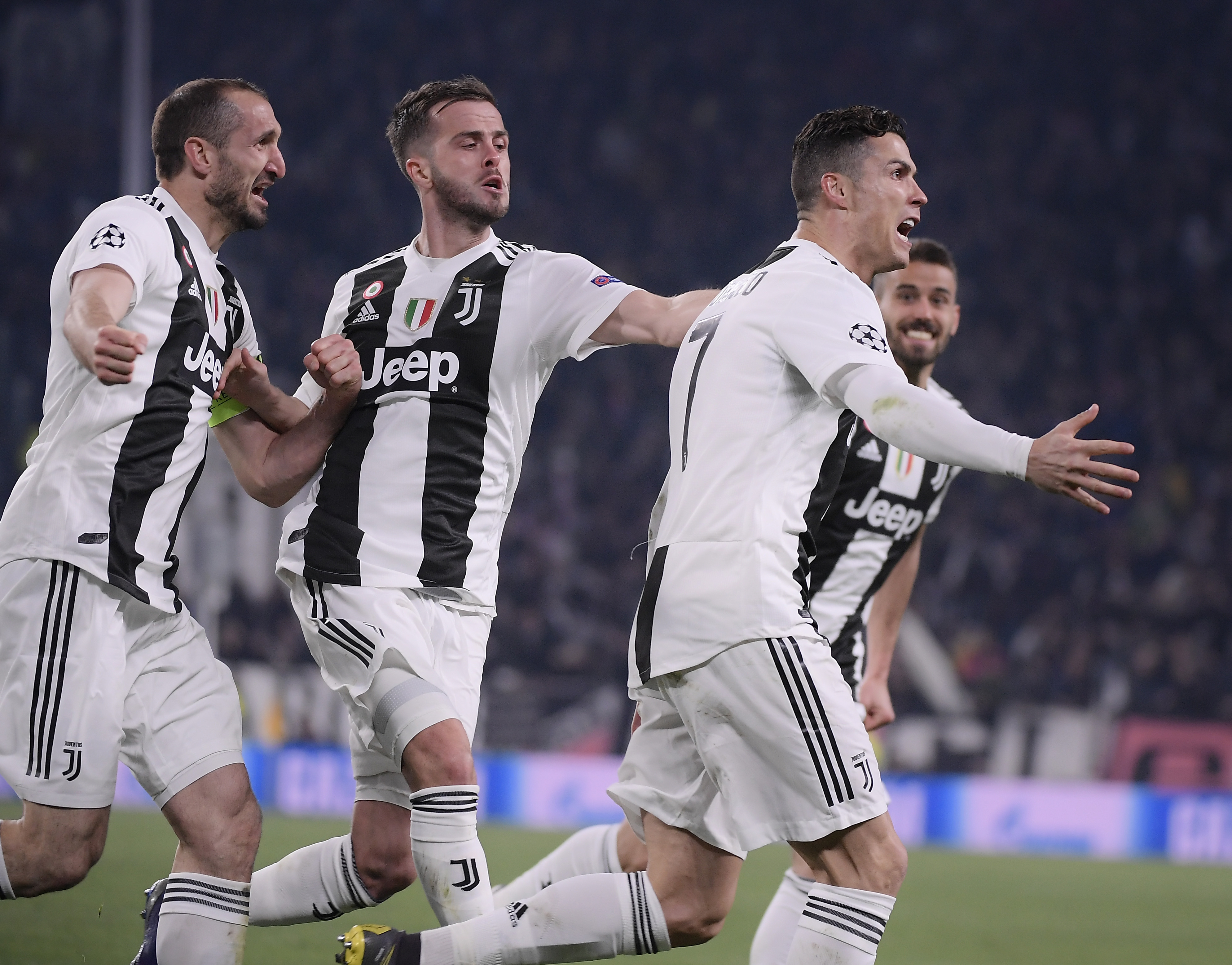 马杜埃凯：阿森纳能够赢得欧冠和英超，我们目前的状态非常好（马杜埃凯：阿森纳状态正佳，有实力同时问鼎欧冠与英超）