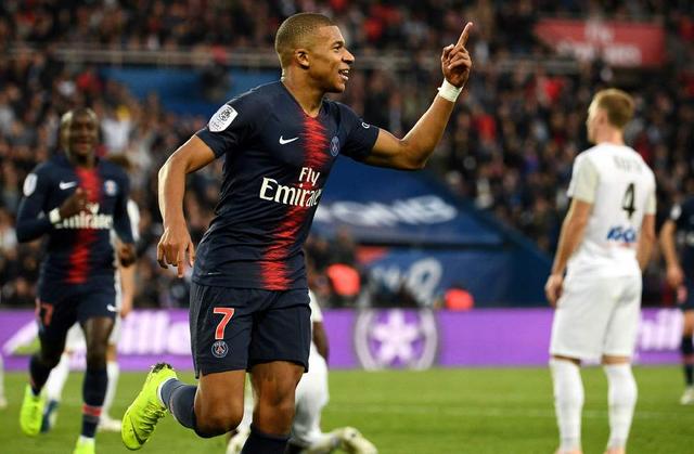 历史第一人！梅西解锁职业生涯第400次助攻（梅西职业生涯第400次助攻达成，史上首人）